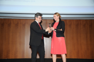 avvocato chiara padovani ritira il premio le fonti 2016 come boutique di eccellenza dell'anno diritto penale societario